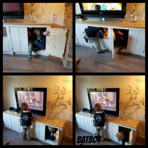 tv kast, spelen, school, batboy