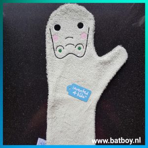 baby shower glove, krokodil, invented 4 kids, douchen, baby, glibberig, handschoen