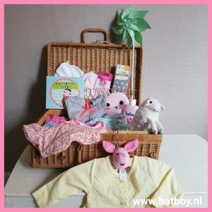 kraamcadeau, baby, koffer, 9 maanden koffer, batboy, koffer, baby