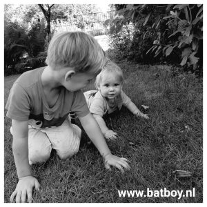 baby, baby 7 maand, 7 maand, kruipen, stimuleren, batboy, baby kruipoen