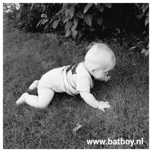 baby, baby 7 maand, 7 maand, batboy, kruipen, kindje