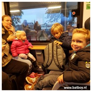 ns, met de trein, station, winnie the pooh, 90 jaar vriendschap, pooh beer, amsterdam, hallen, batboy, mamablog