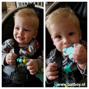 lieve kleine rups, batboy, bijtsieraden, bijtring, speelketting, tanden, tandjes, kauwen, koelkast, doorkomende tandjes