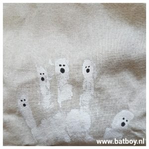 vingers, hand, batboy, diy, schooltas, boeken, halloween, knutselen, verfen, verf