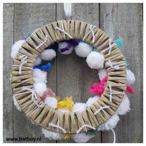 pompom, pompoms, pompoen, diy, sneeuwpop, kerst, kerstkrans, batboy