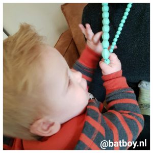 bijtketting, bijtketting madison, moderne moeders, batboy, baby, ketting