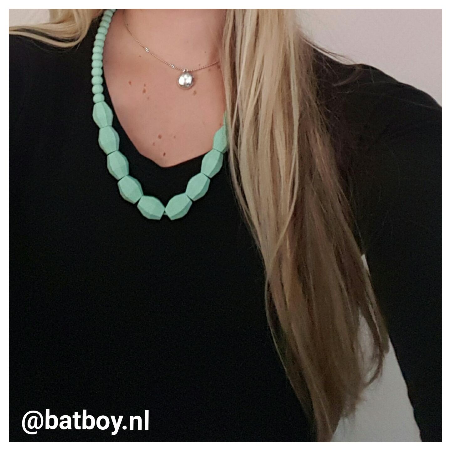 bijtketting, moderne moeders, batboy, tandjes, sabbelen, baby