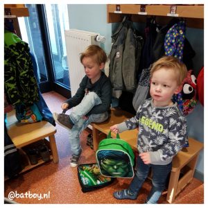 kindergarten, samen naar school. doeg mama