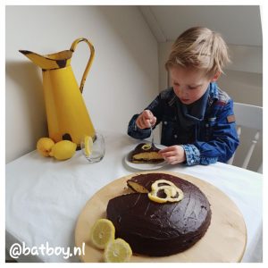 aan tafel, citroentaart met chocolade, candyonline de snoepspecialist