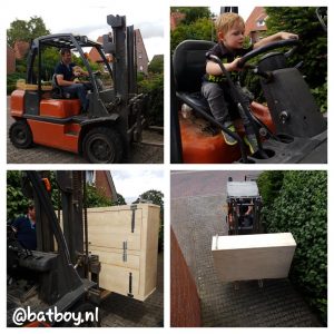 batboy, samen met papa op de heftruck, kledingkast van steigerhout