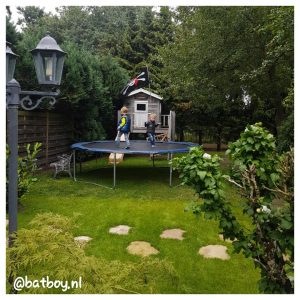 batboy, trampoline voor kinderen, jongens, mamablog