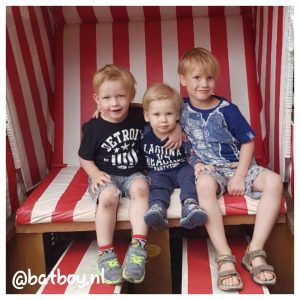 niet samen op de foto, batboy, foto's maken van je kinderen