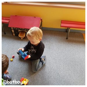 de eerste dag naar de kindergarten, batboy, mamablog, jongen