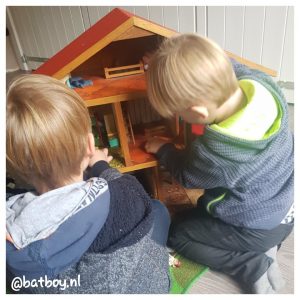 batboy, mamablog, een poppenhuis voor jongens